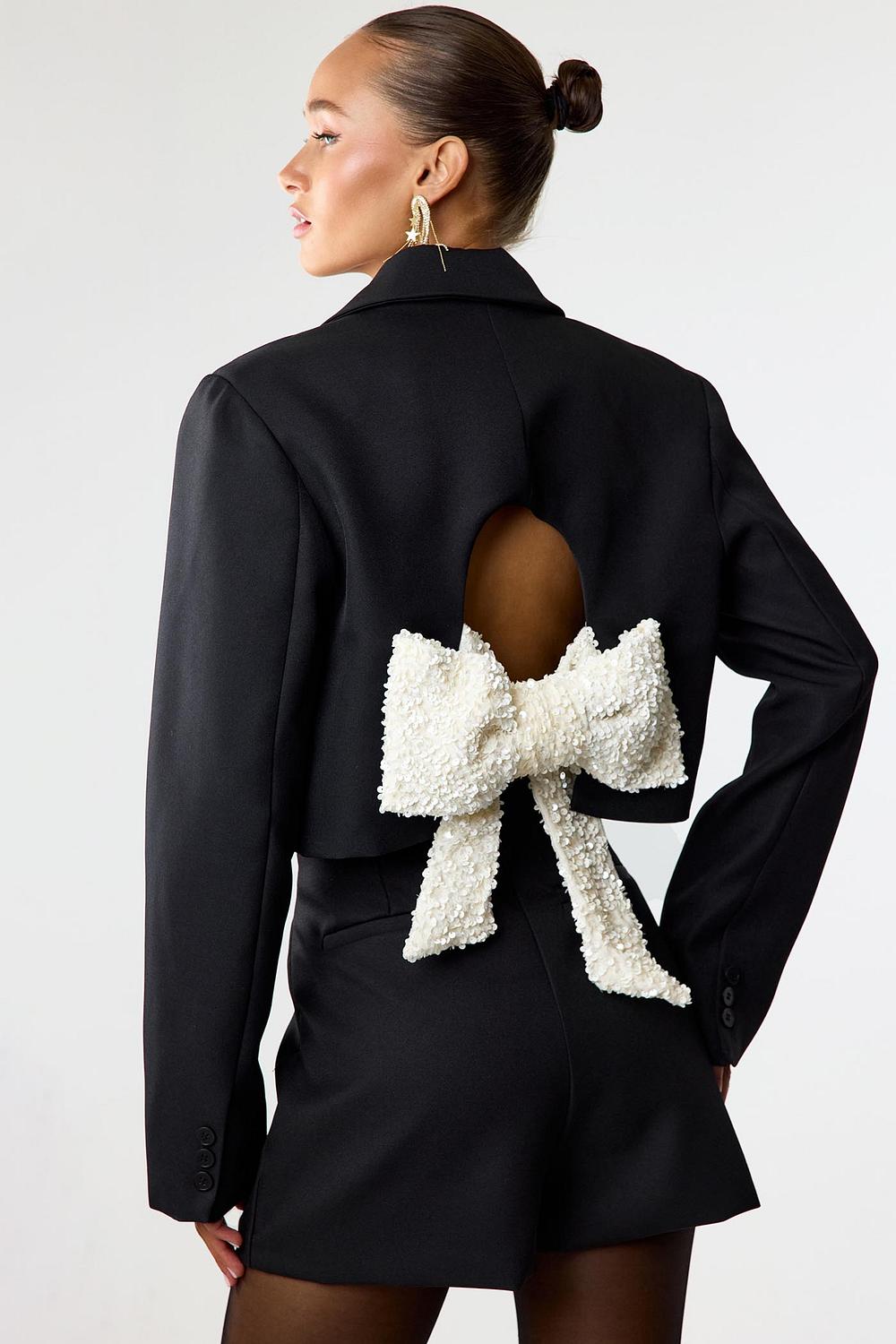 Americana negra con lentejuelas