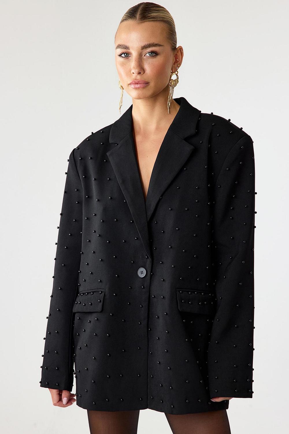 Blazer negro con tachuelas