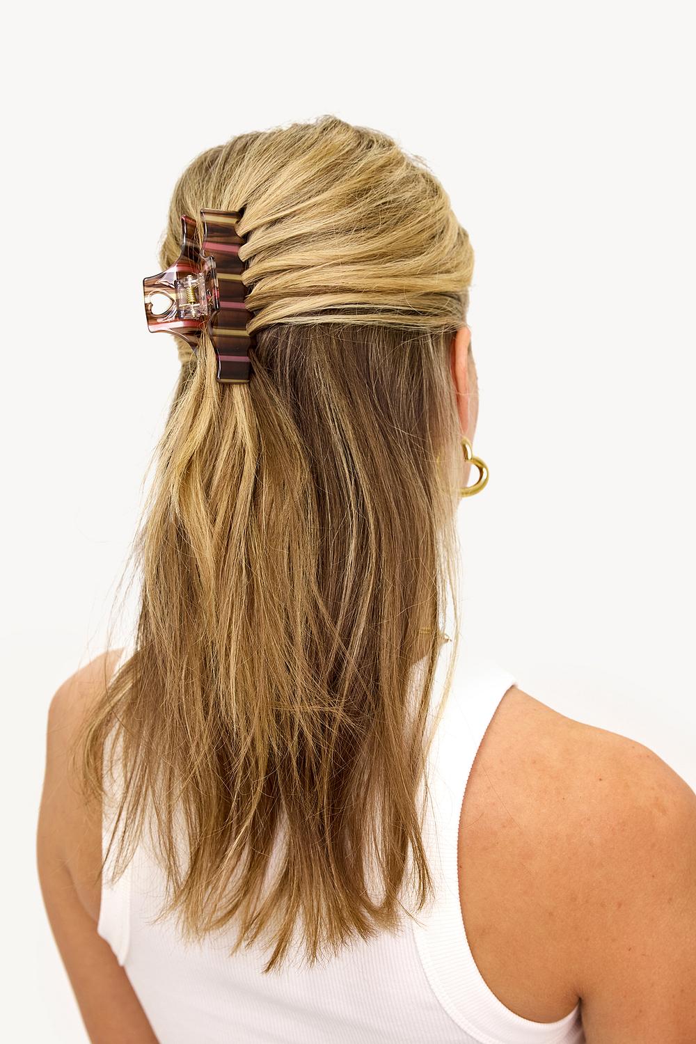 Pince à cheveux marron