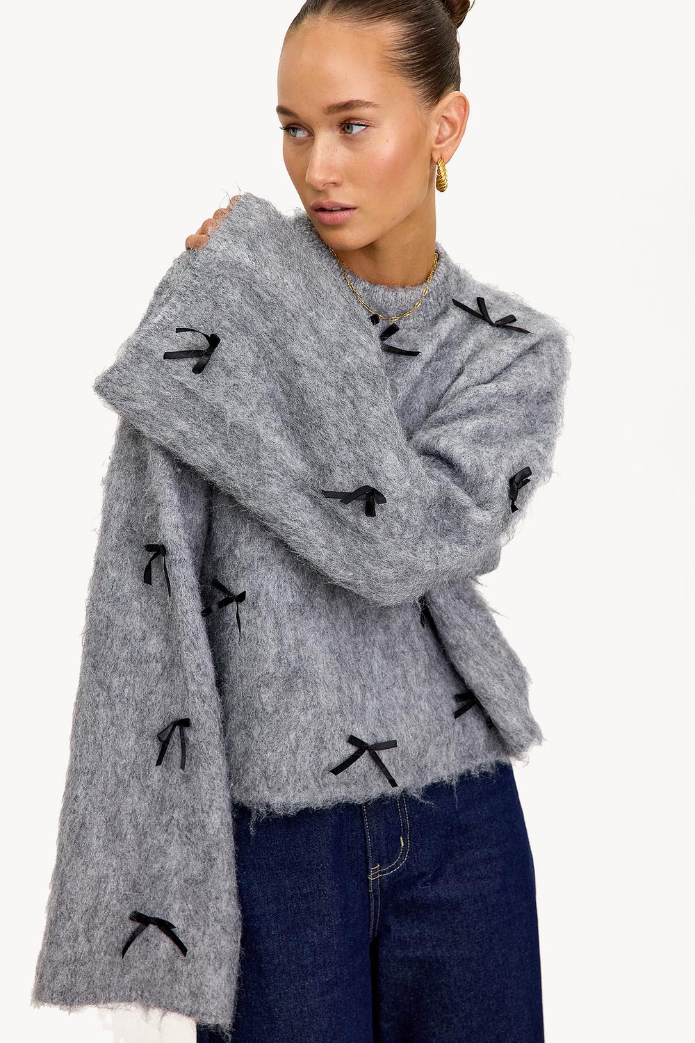 Jersey gris con lazos