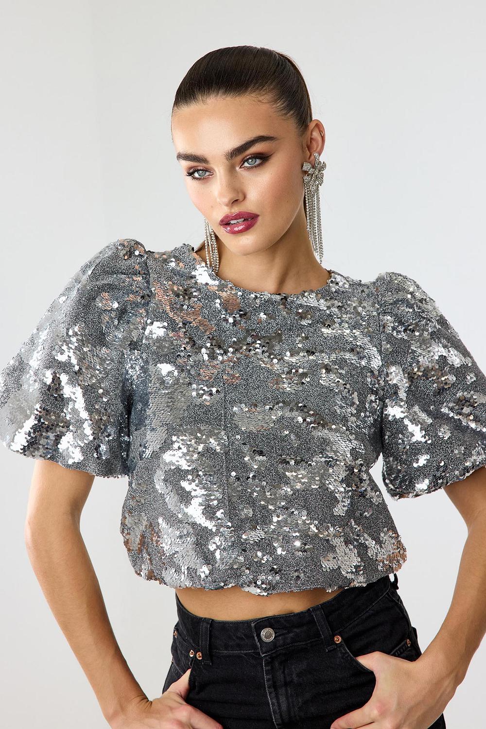 Top plateado con lentejuelas