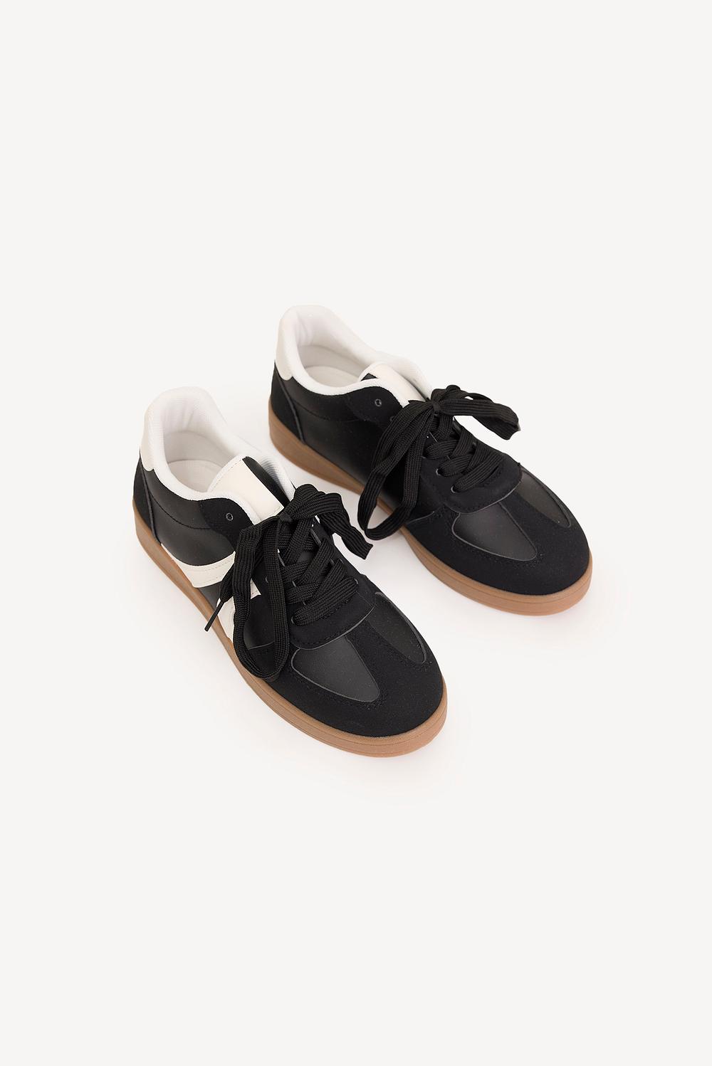 Zwarte sneakers