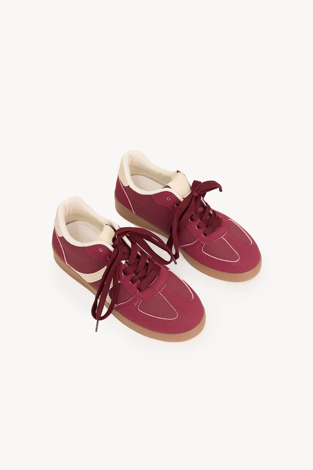 Baskets rouges