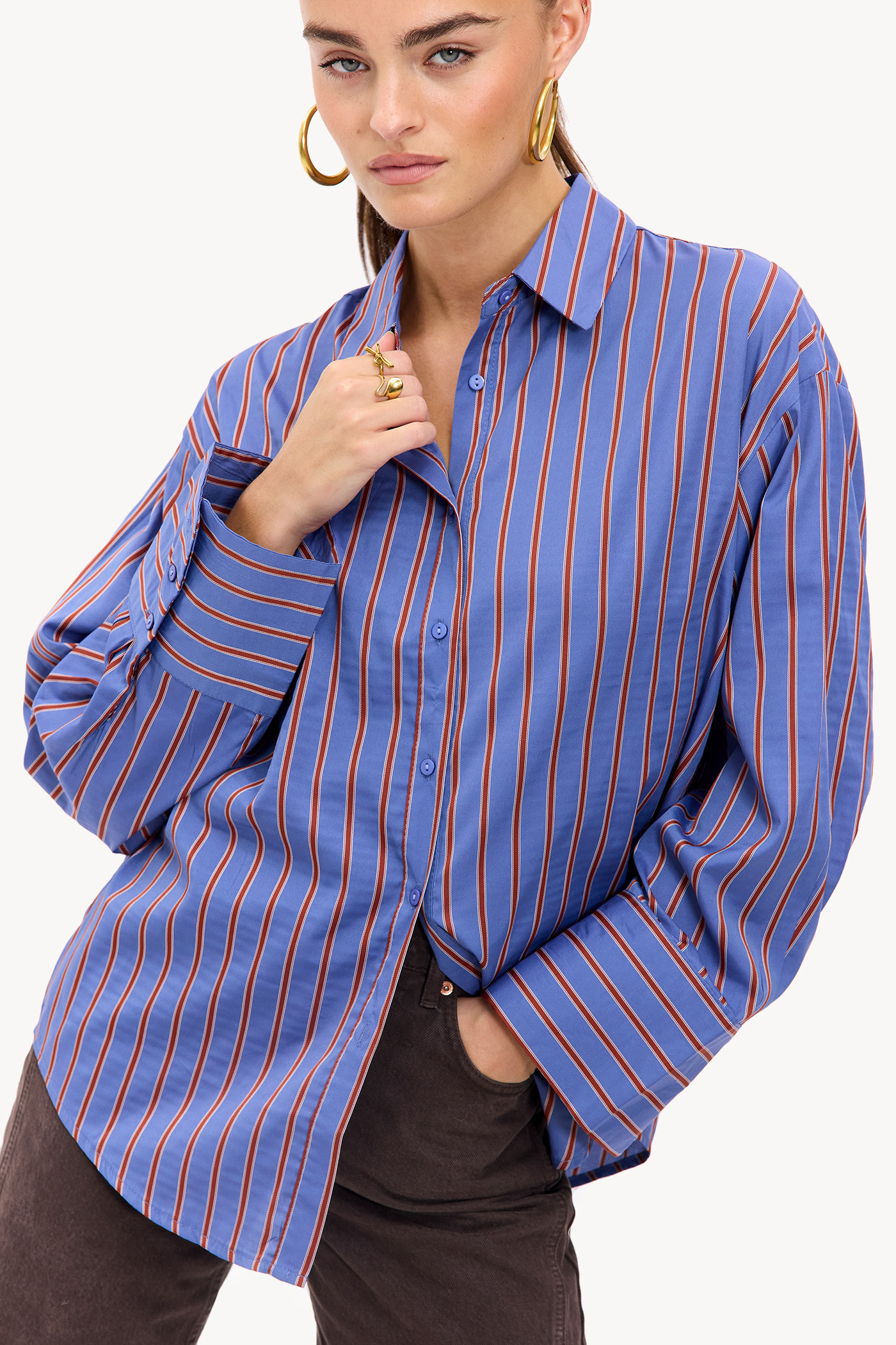 Blouse bleue à rayures