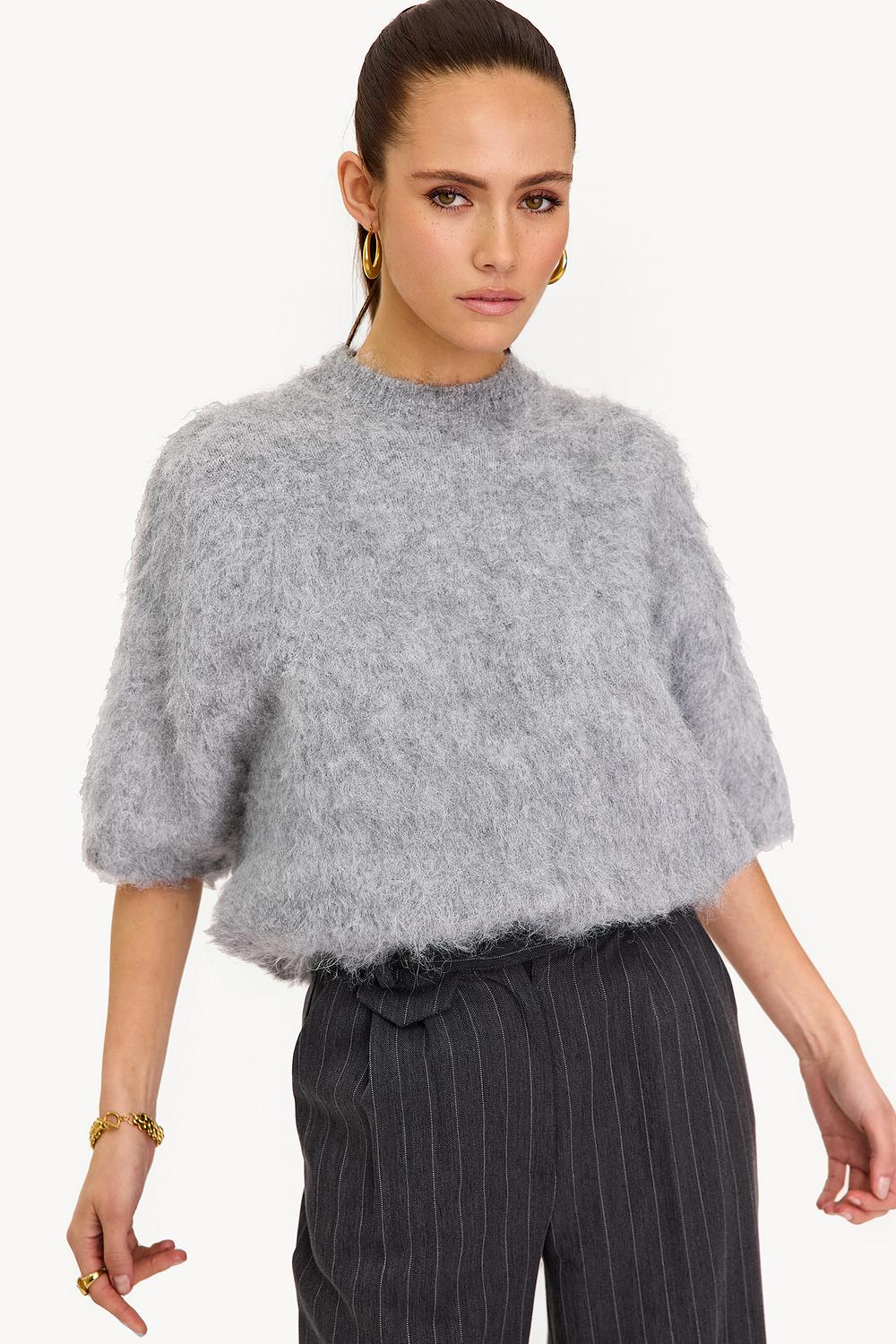Pull gris en peluche