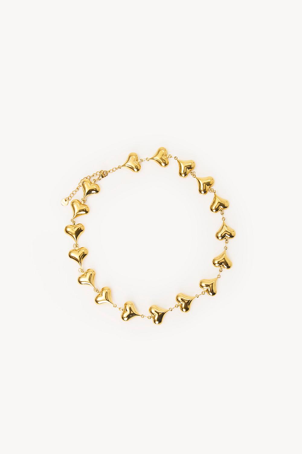 Collier doré avec cœurs