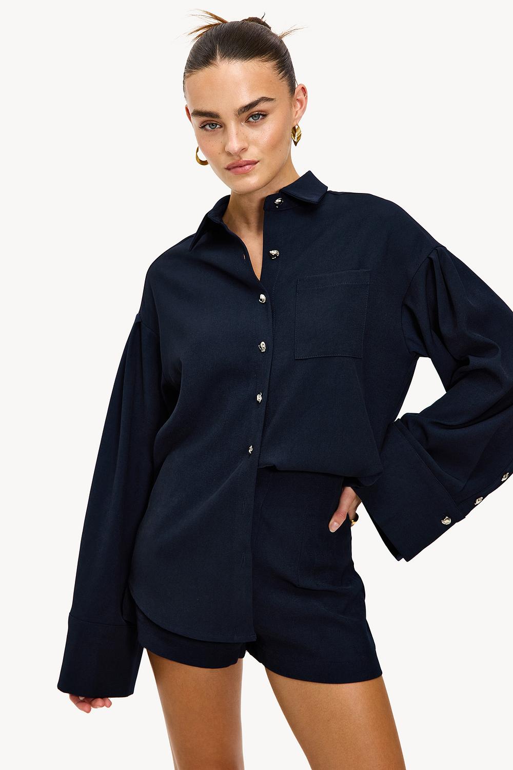 Blusa azul oscuro