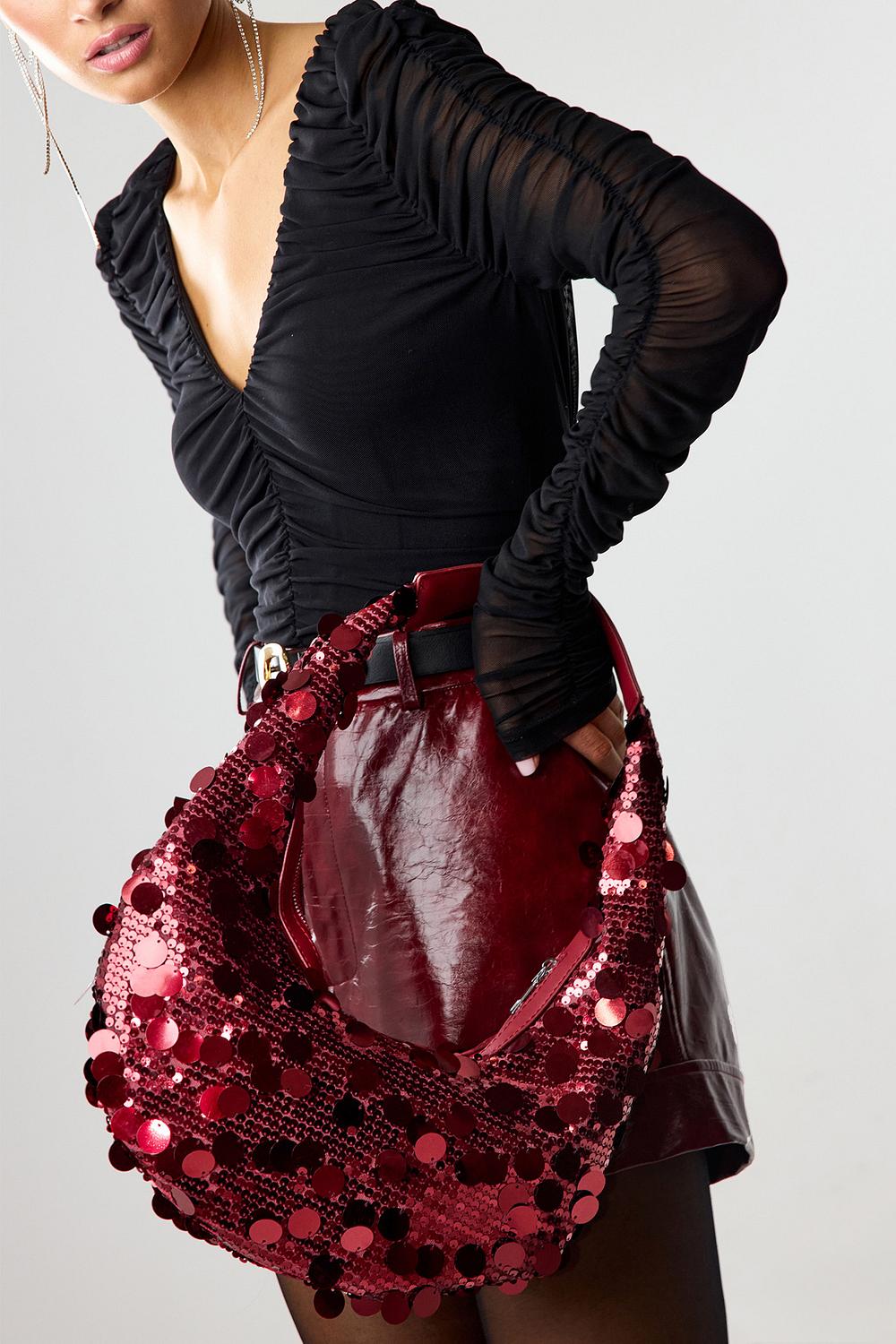 Bolso rojo con lentejuelas