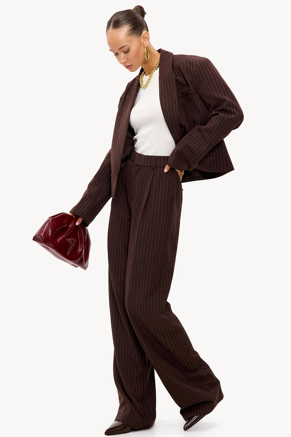 Pantalon marron à rayures