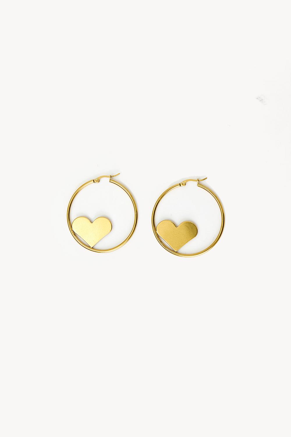 Boucles d'oreilles dorées avec cœur