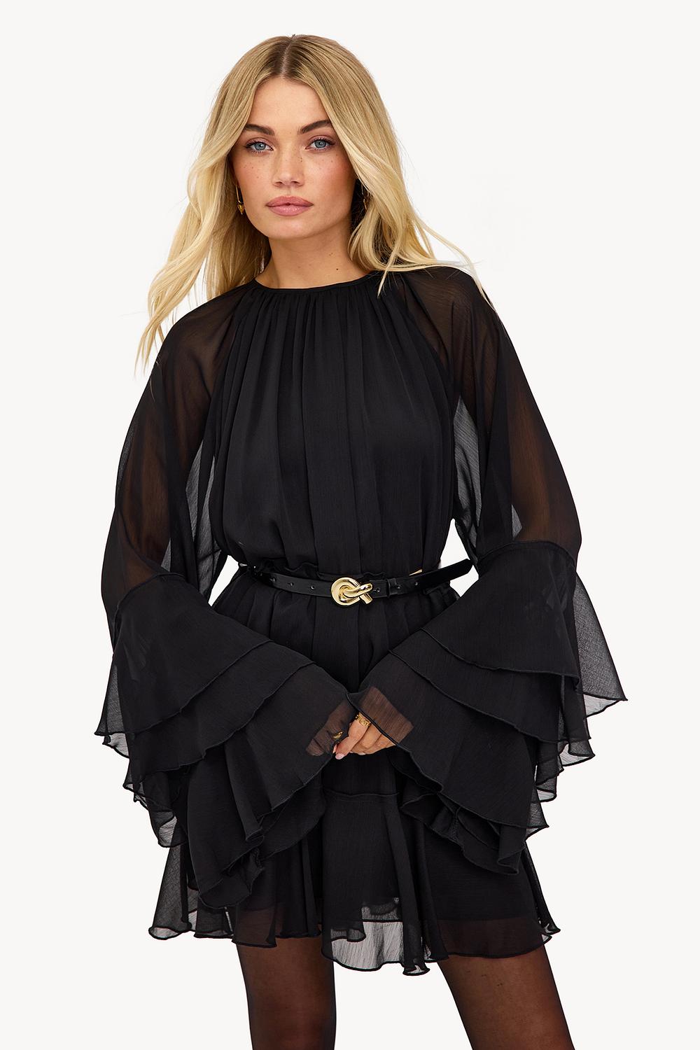 Vestido negro con volantes
