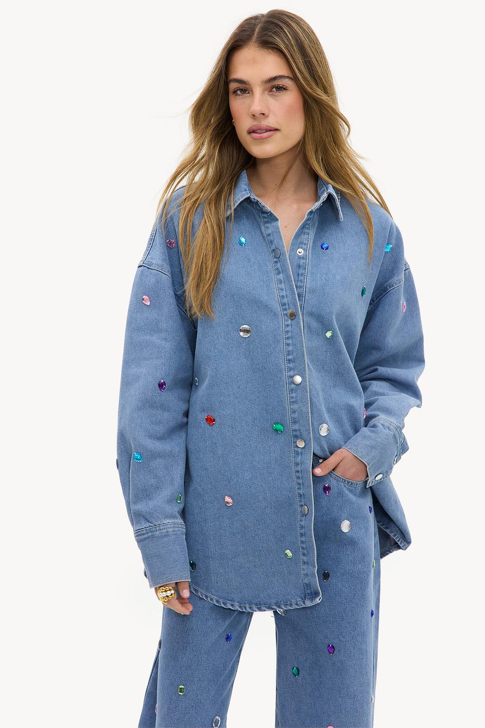 Chemise en denim bleu avec strass