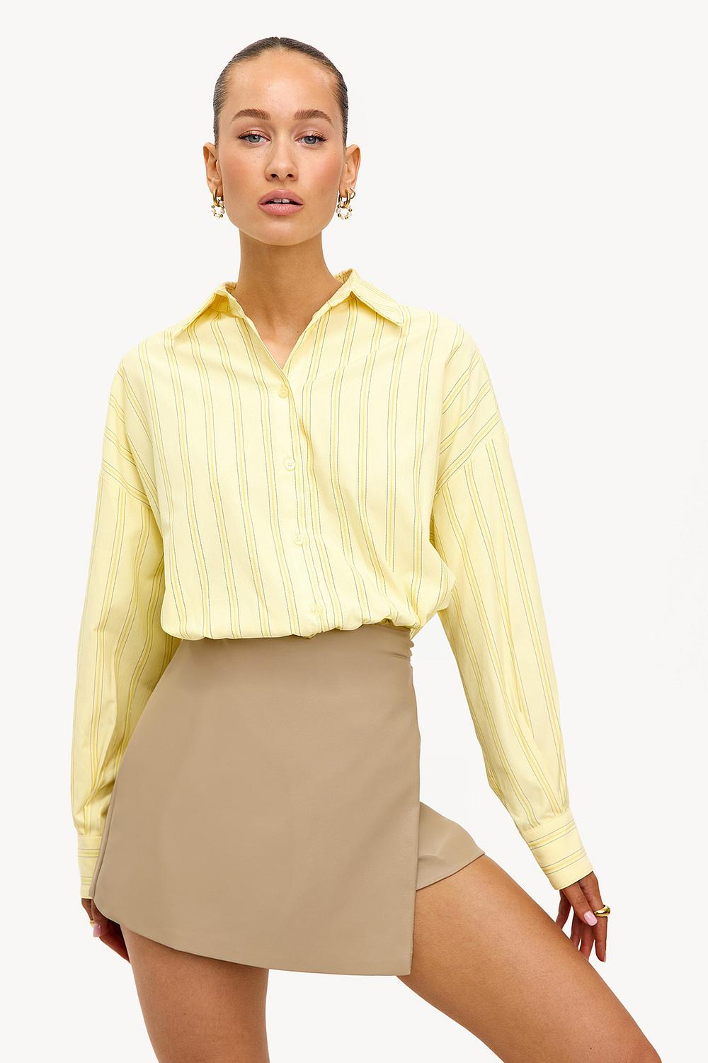 Zandkleurige short