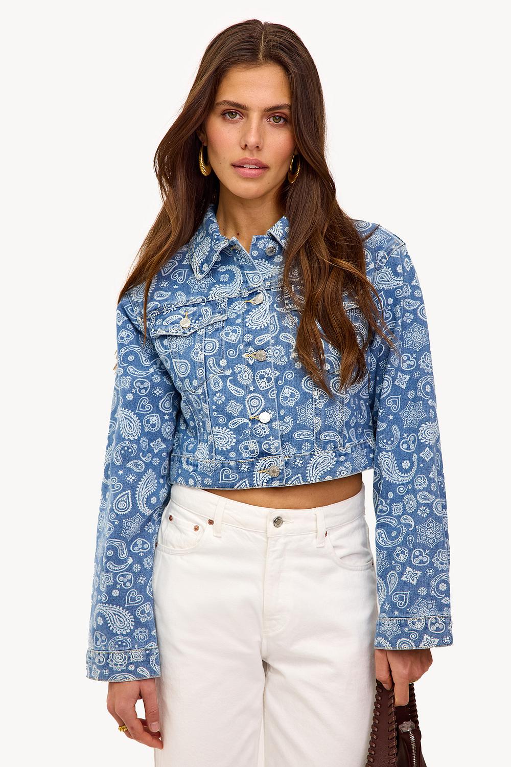 Veste en jean bleu avec imprimé paisley