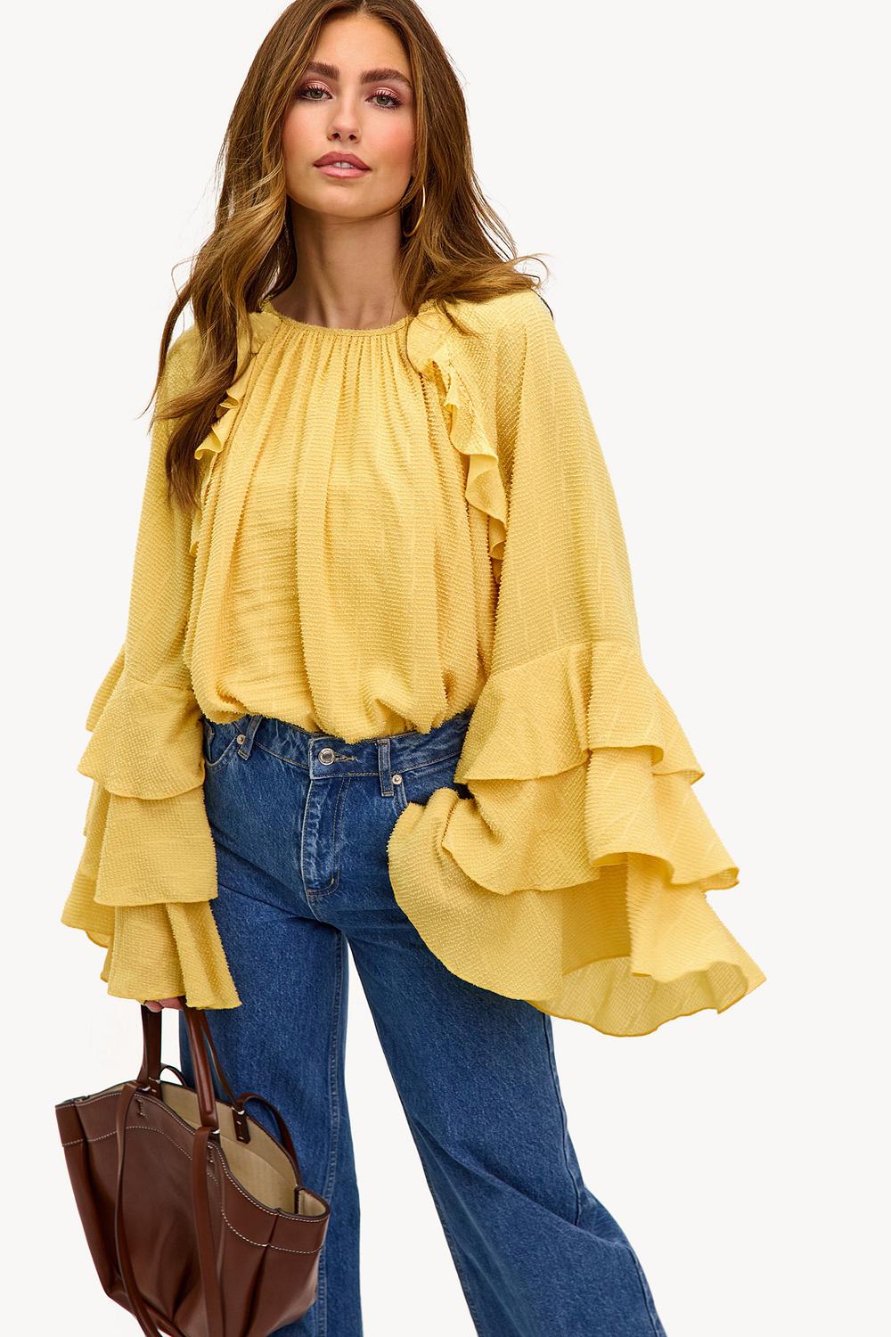 Blusa amarilla con volantes