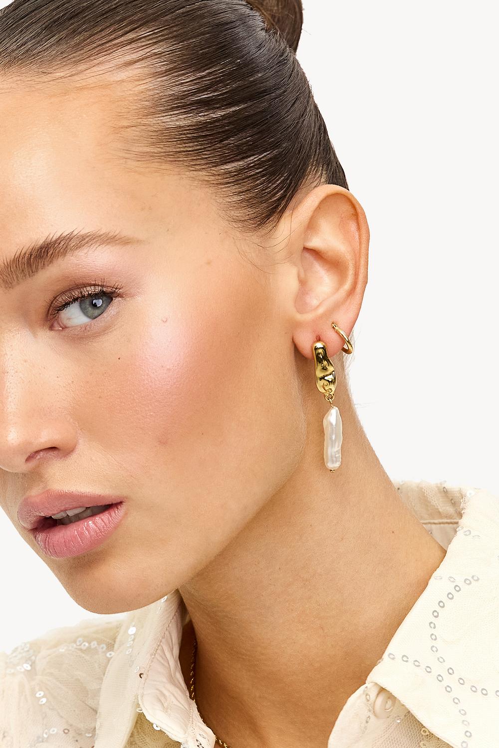 Gouden oorbellen met parels