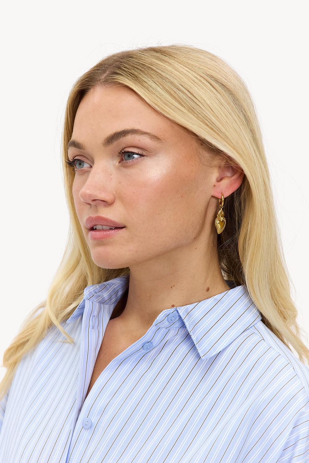 Gold earrings with hearts