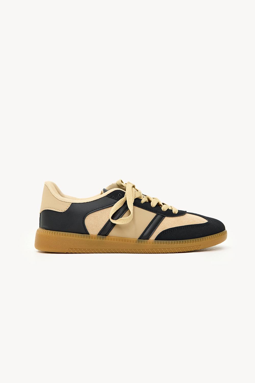 Baskets beiges