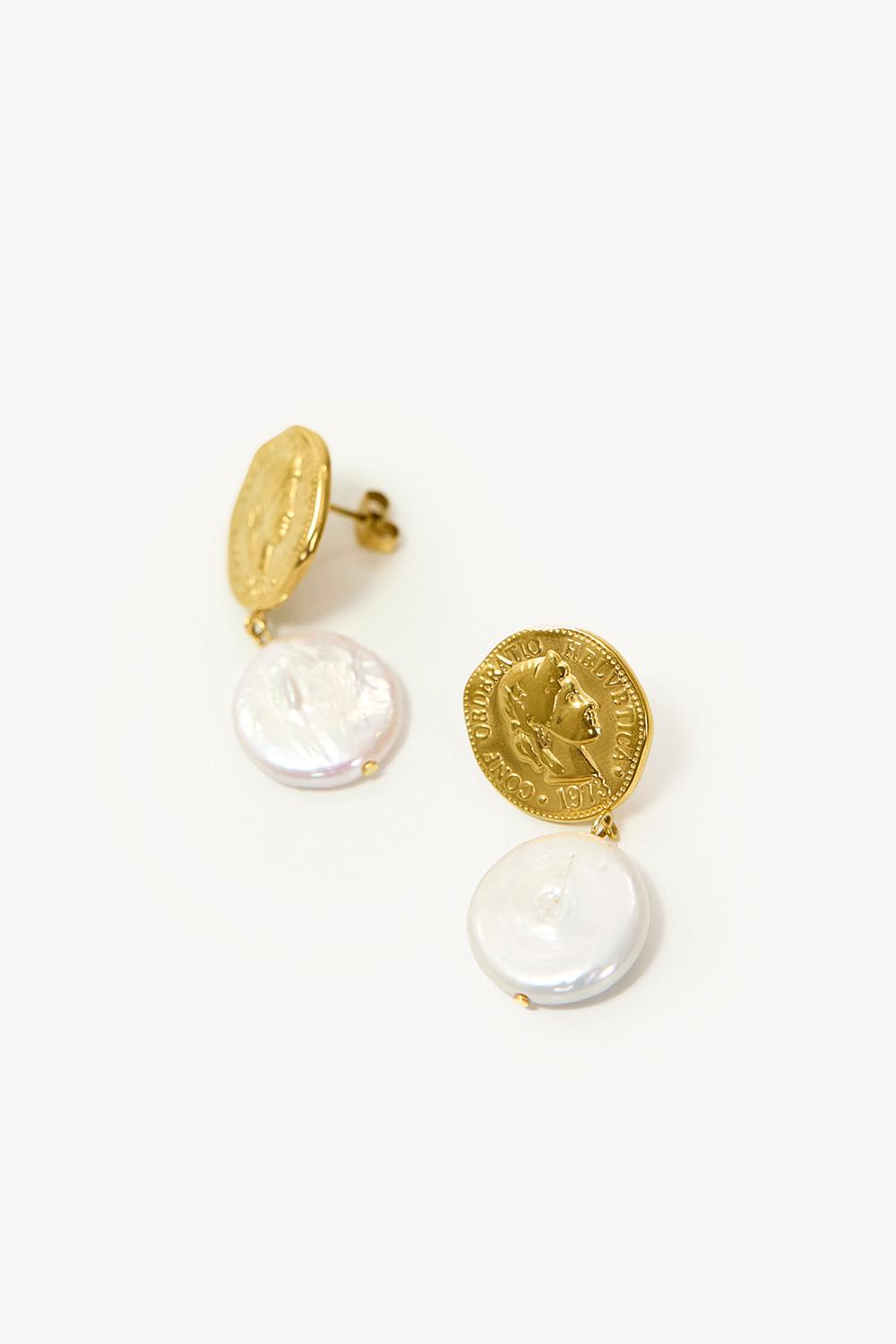 Boucles d'oreilles dorées avec perle