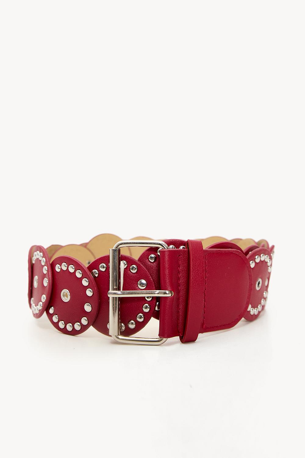 Ceinture rouge avec accessoires argentés