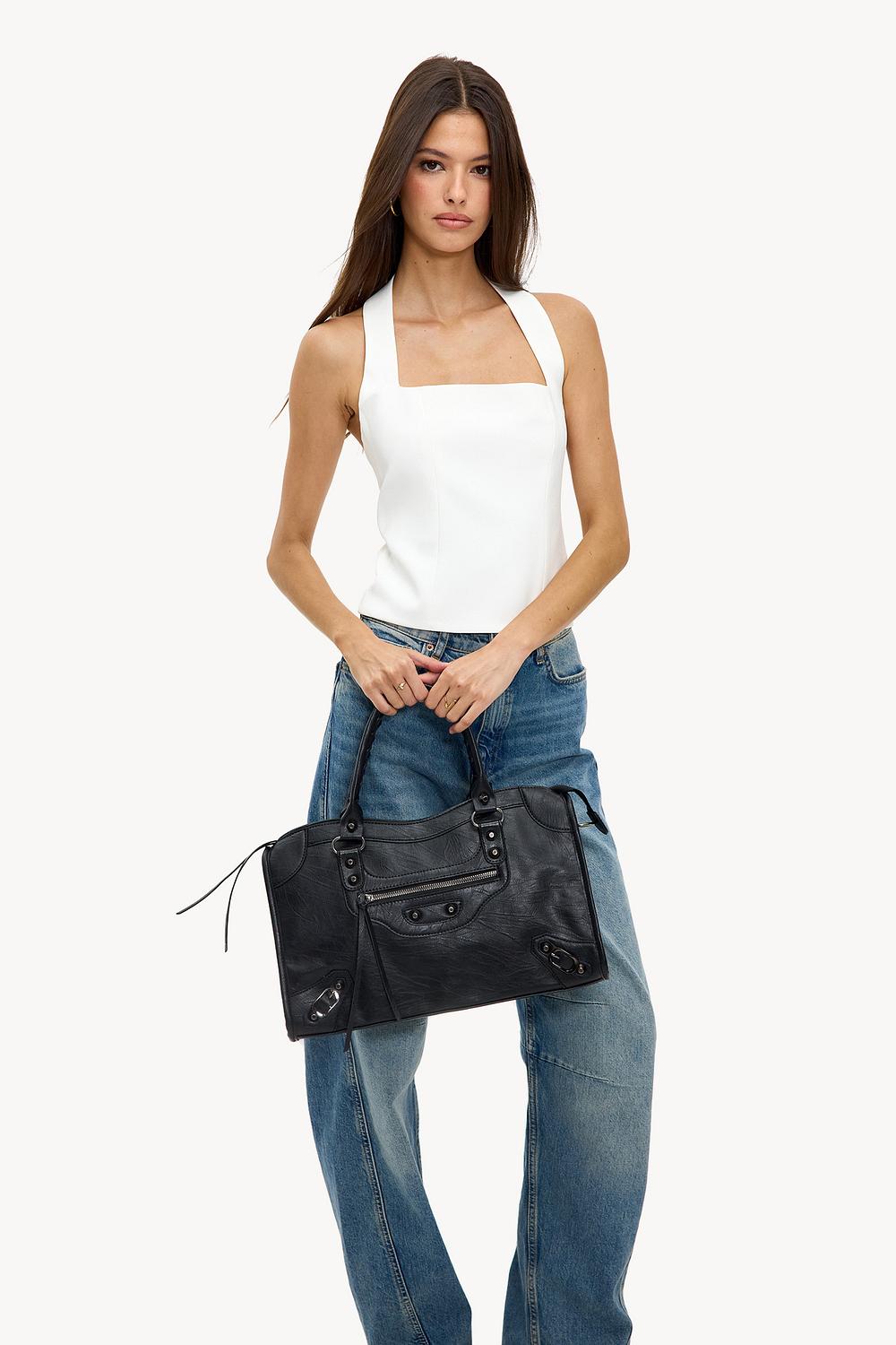 Sac à main noir avec clous