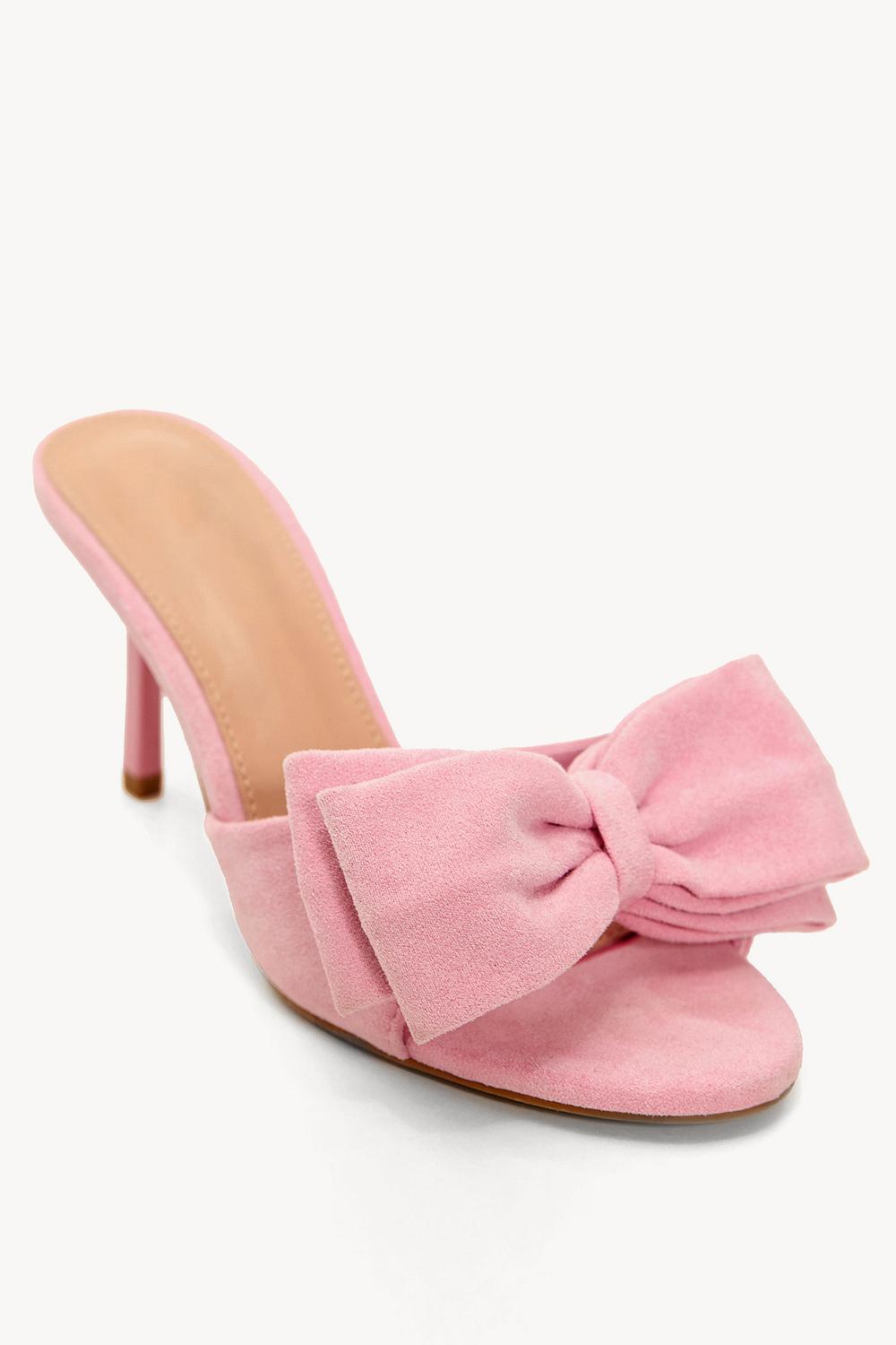 Pink heels with bow