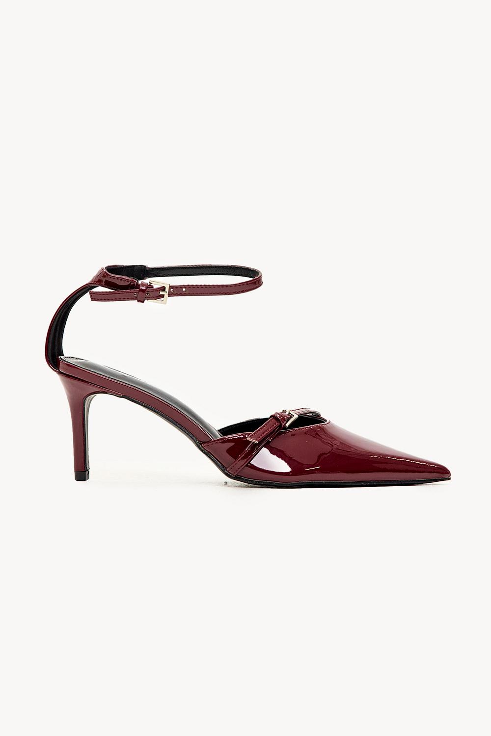 Red slingbacks