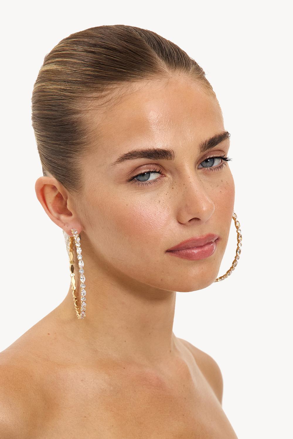 Gouden oorringen met strass stenen