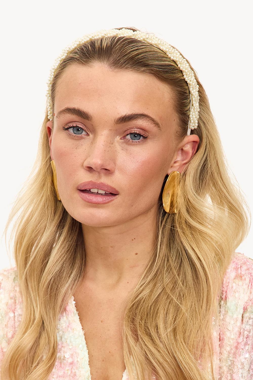 Diadema blanca con perlas