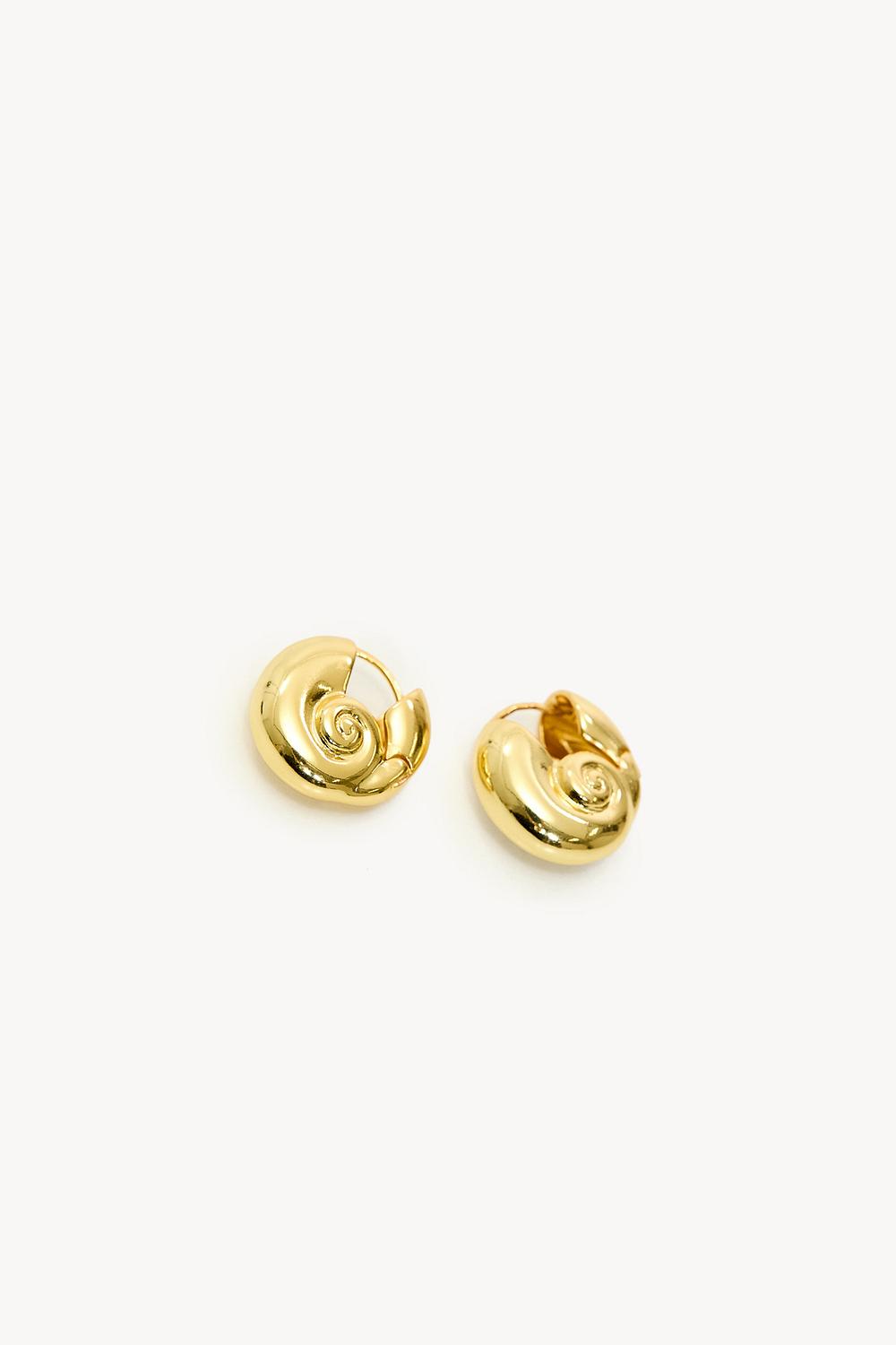 Gouden oorbellen met schelp