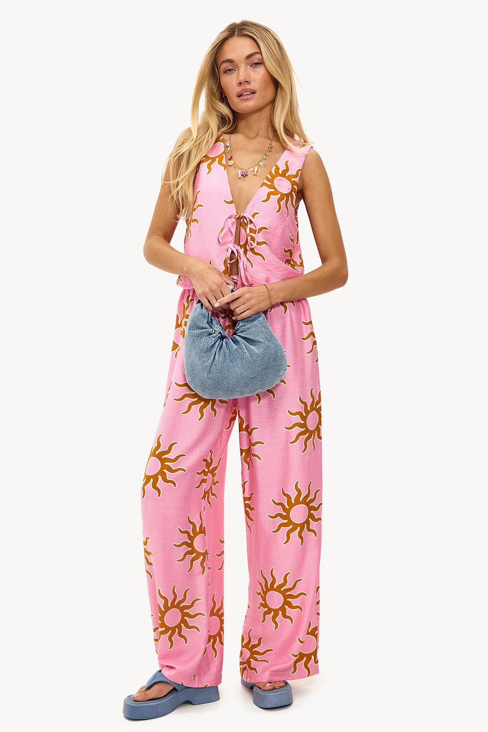 Pantalón rosa con soles