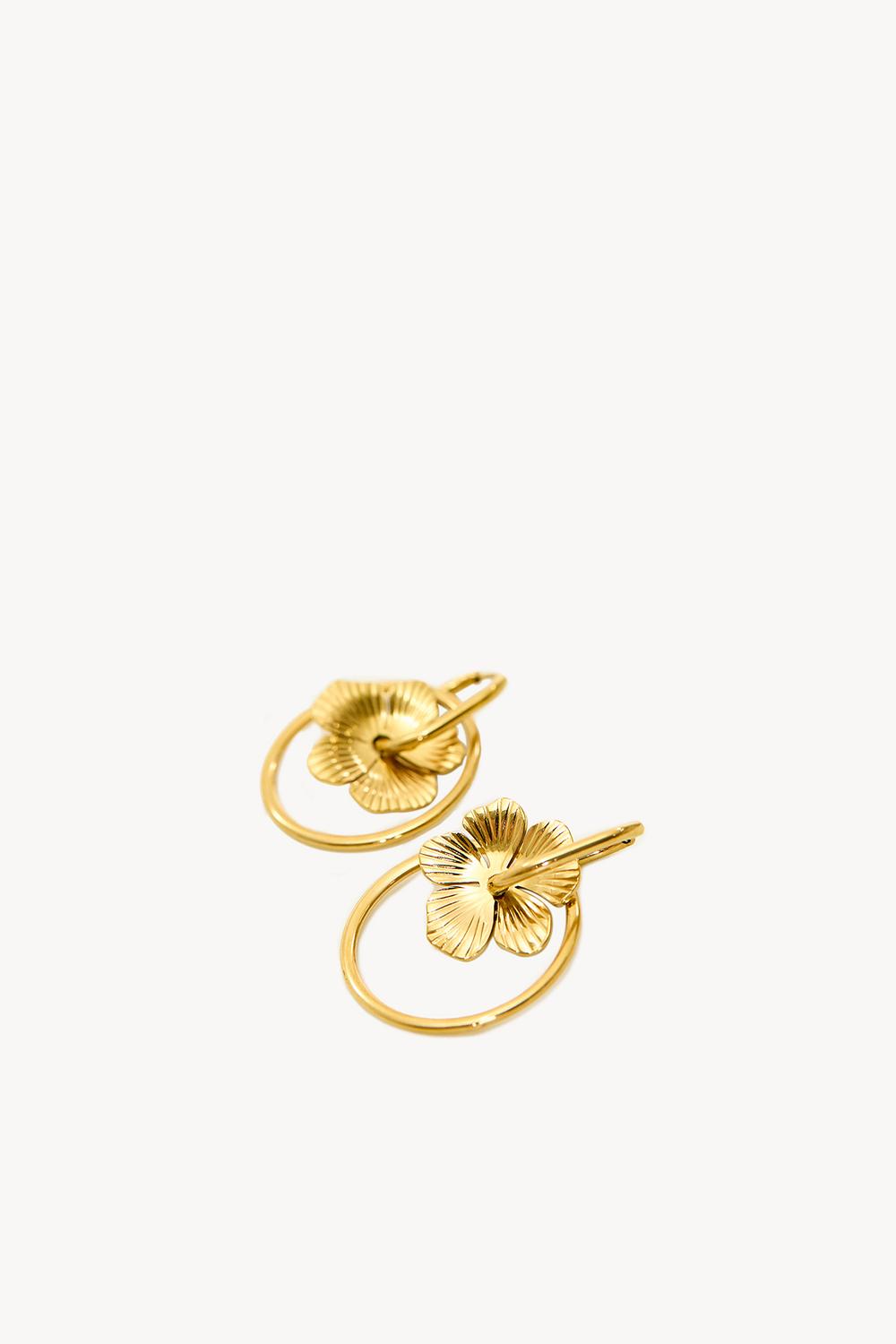 Gouden oorbellen met bloemen
