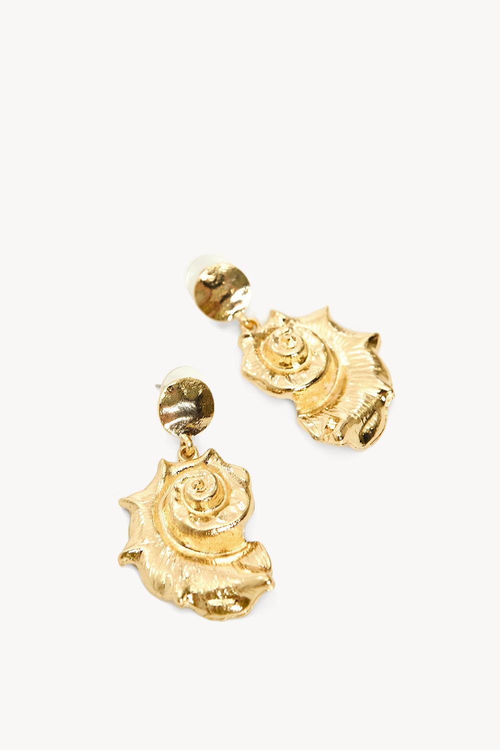 Gold earrings with shells