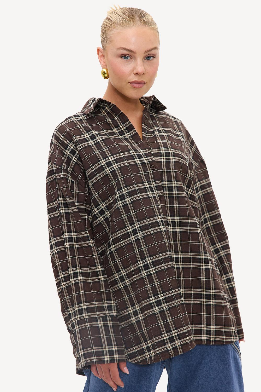 Blusa oversize marrón a cuadros