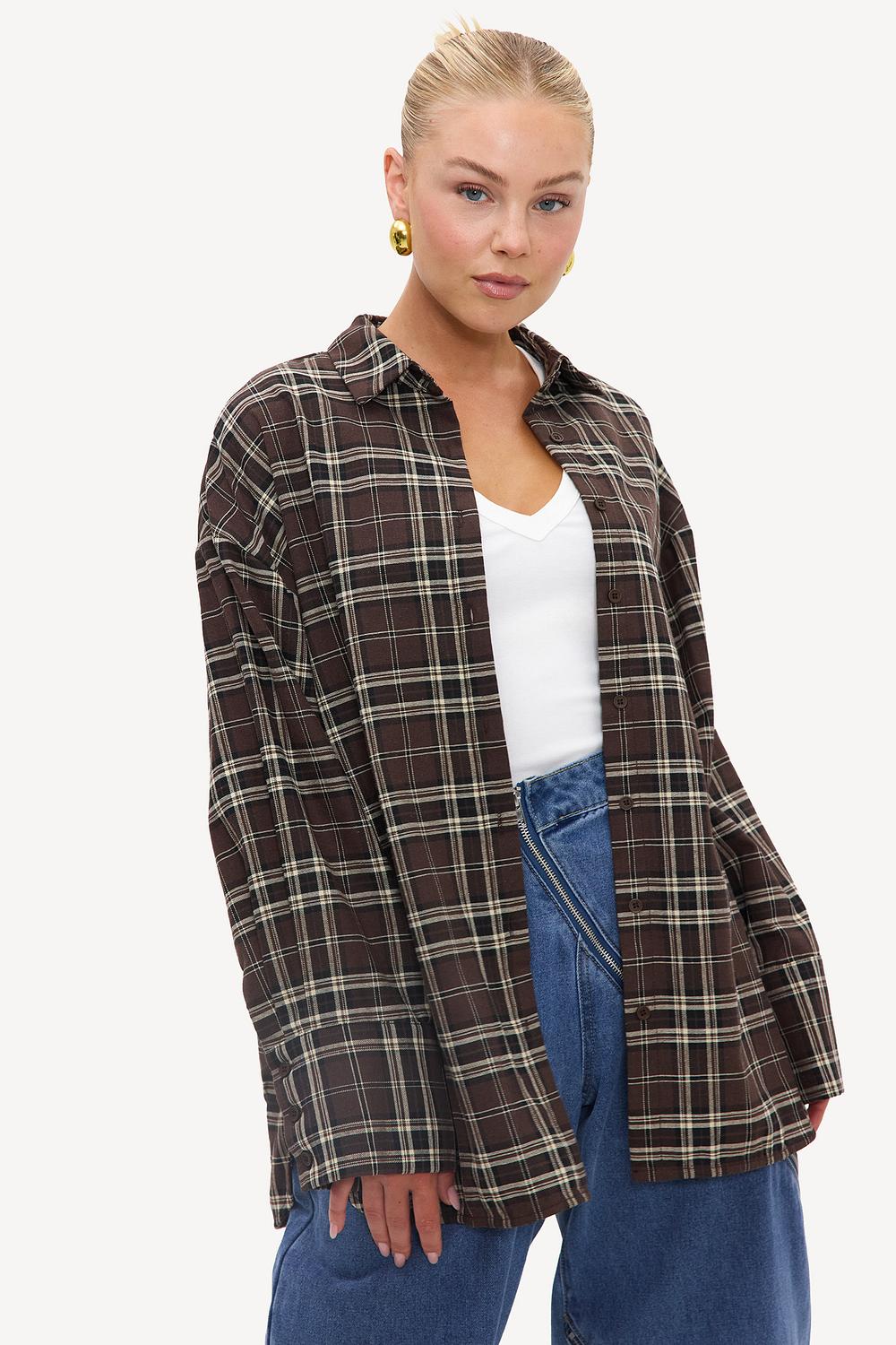 Blusa oversize marrón a cuadros