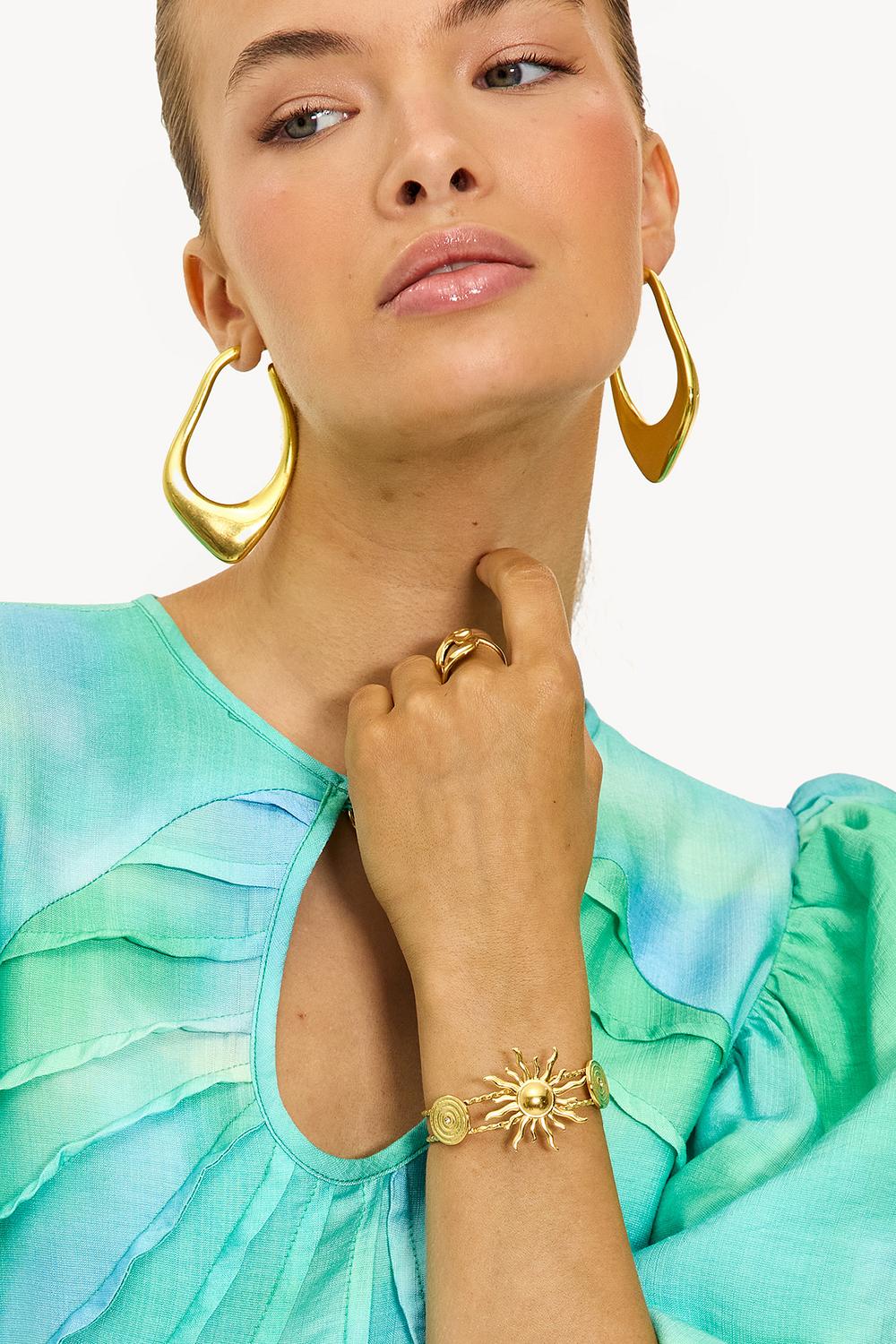 Gold bracelet
