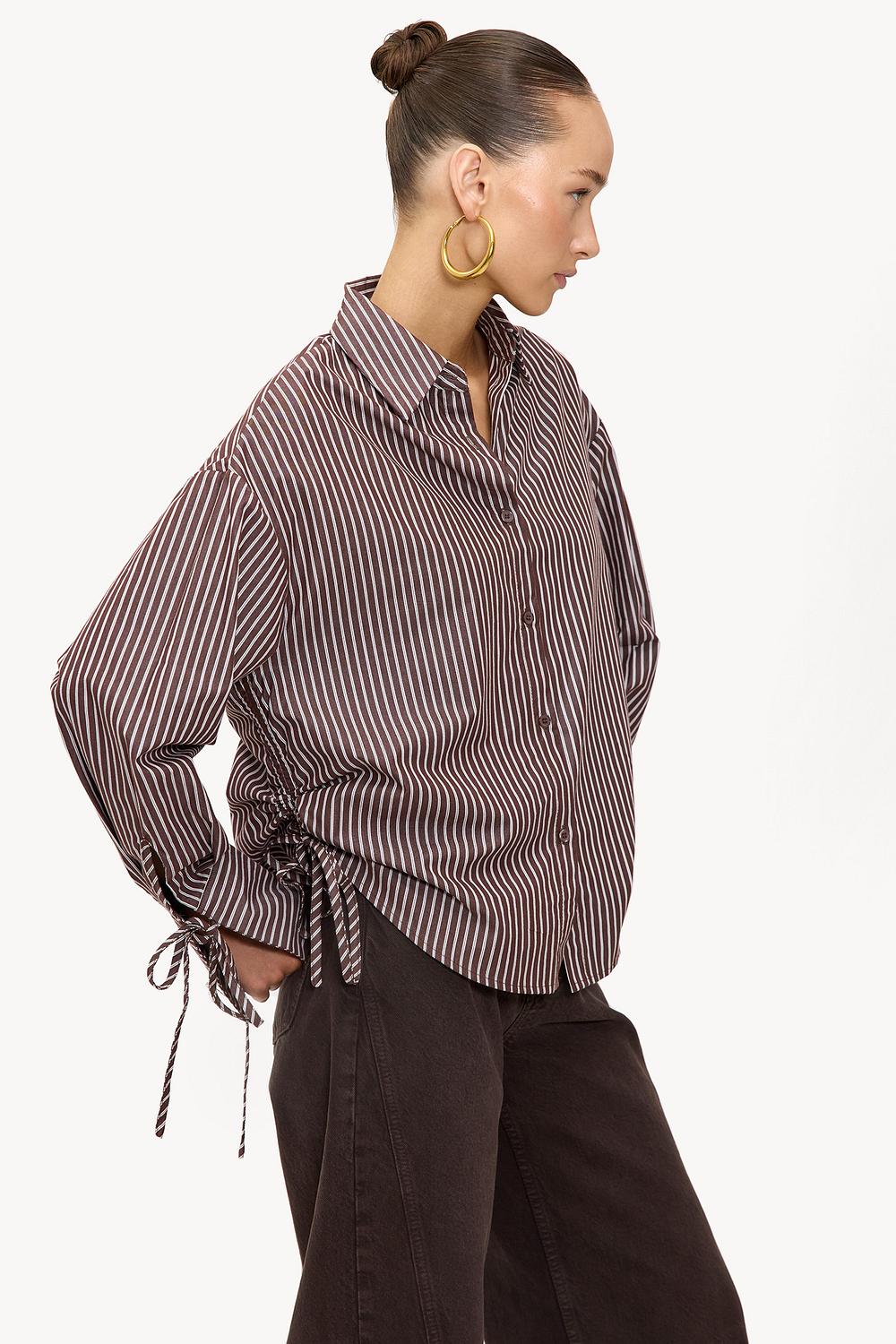 Chemisier rayé marron avec nœud