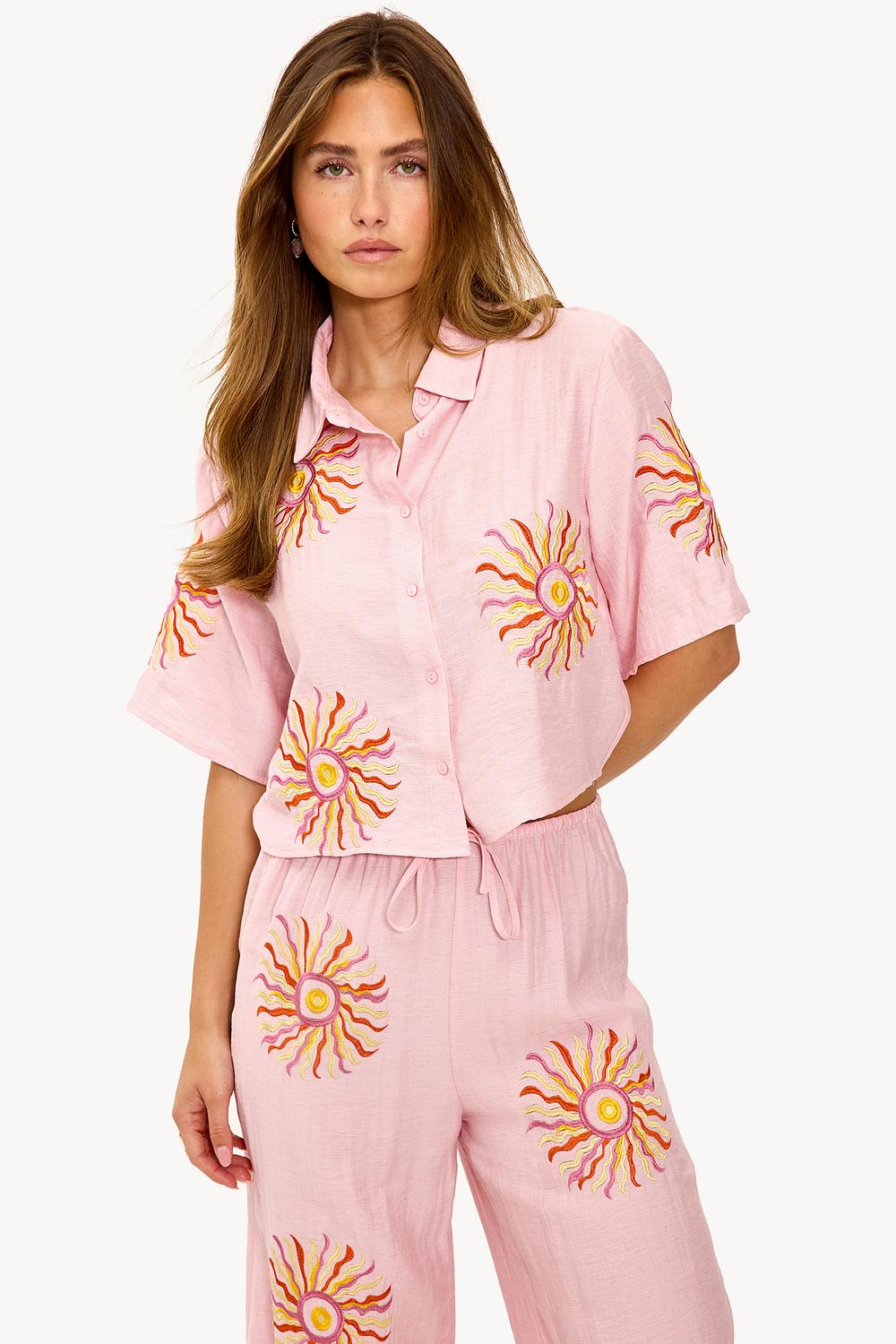 Roze blouse met zonnenpatroon