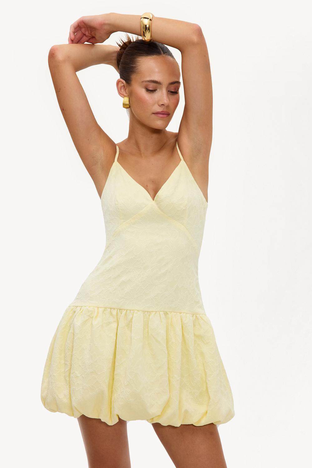 Vestido amarillo claro