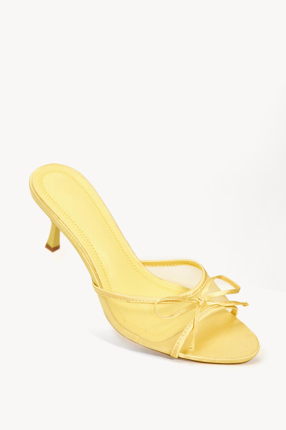 Tacones amarillos