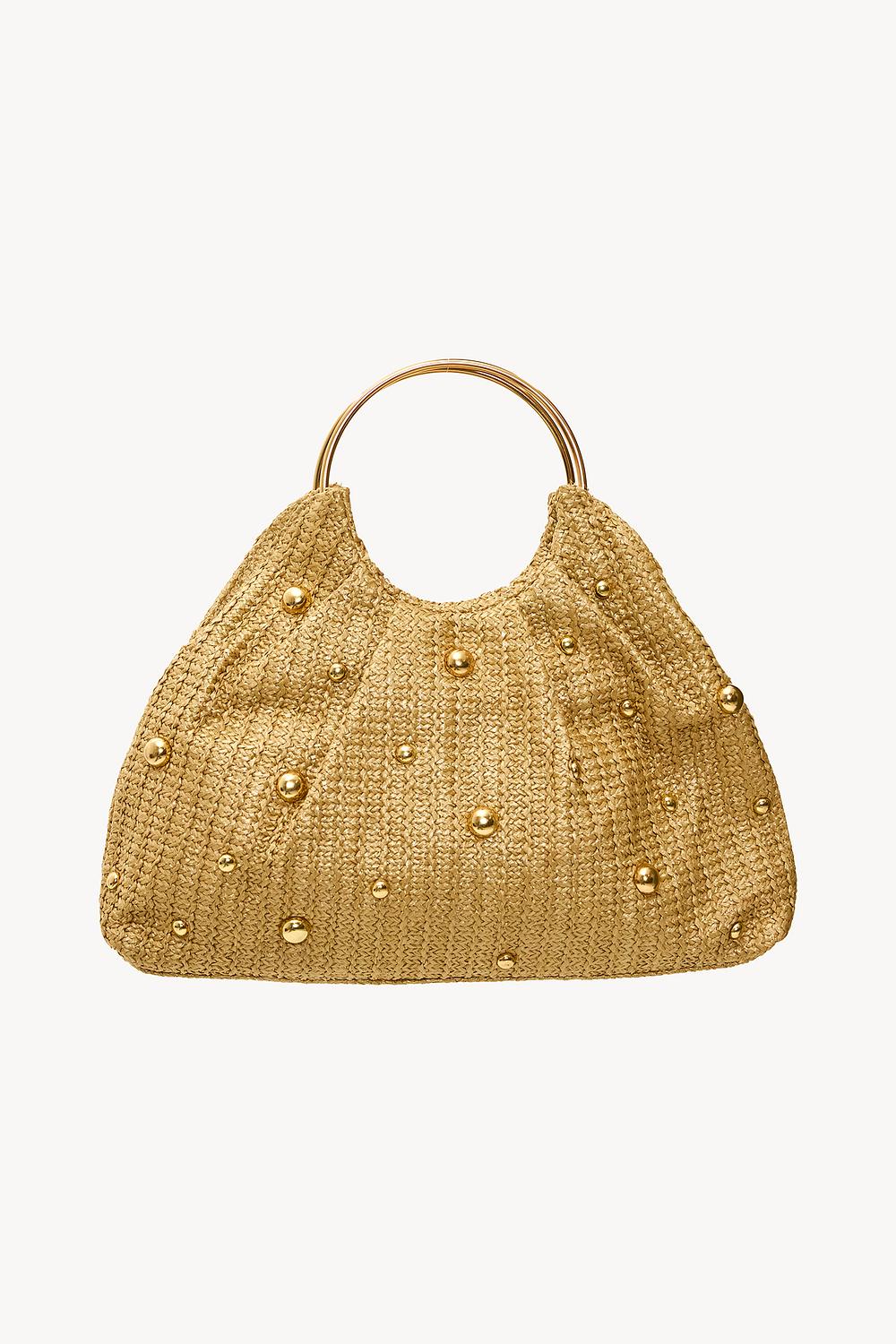 Bolso color arena con tachuelas doradas