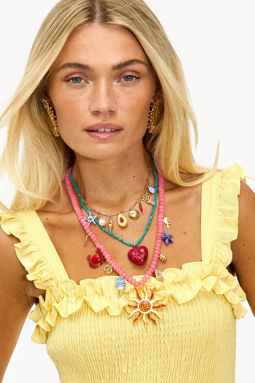 Cadena dorada con charms
