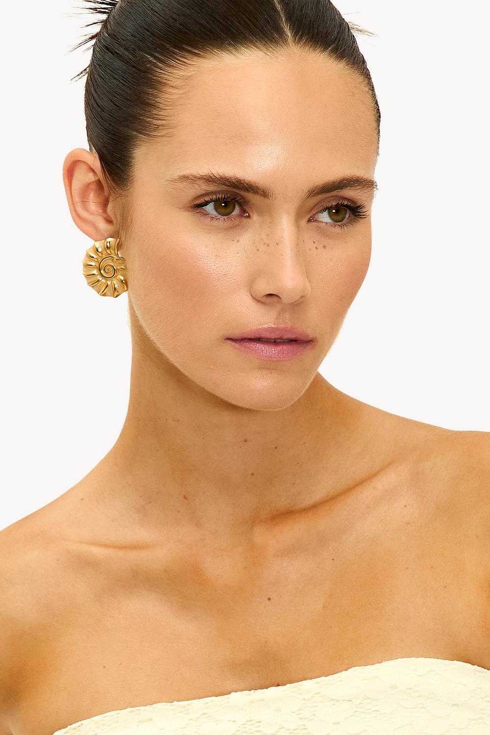 Boucles d'oreilles blanches avec coquillage