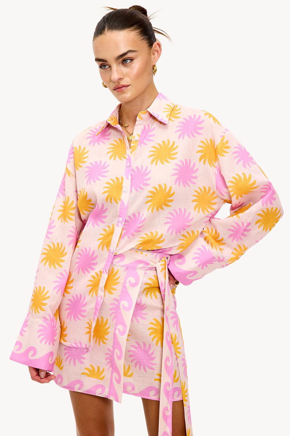 Roze blouse met zonnenpantroon