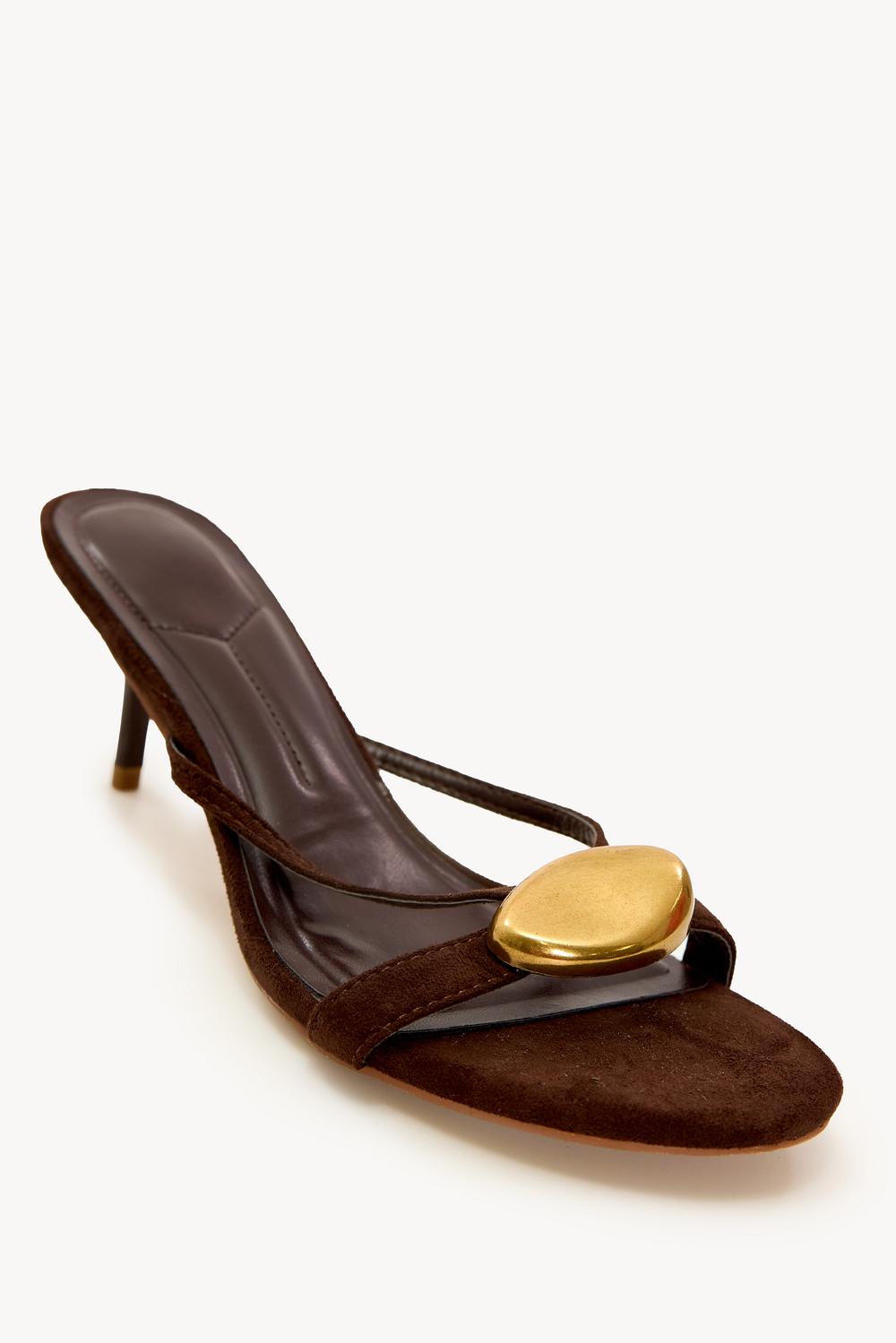 Tacones marrones