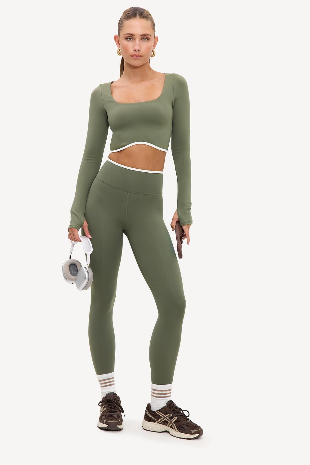 Leggings verdes con detalles blancos
