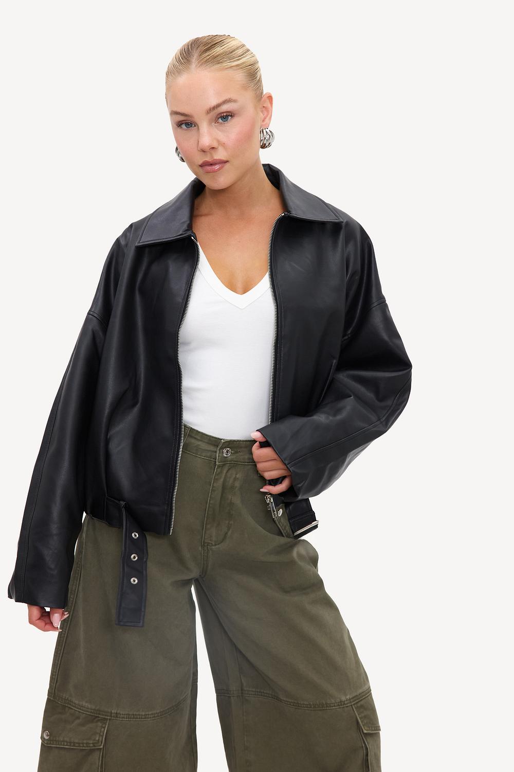 Chaqueta negra de PU