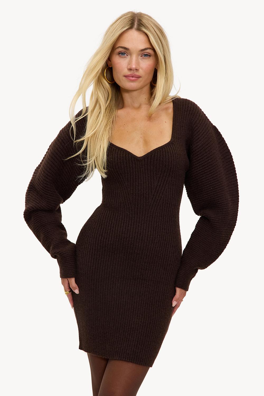 Robe marron foncé