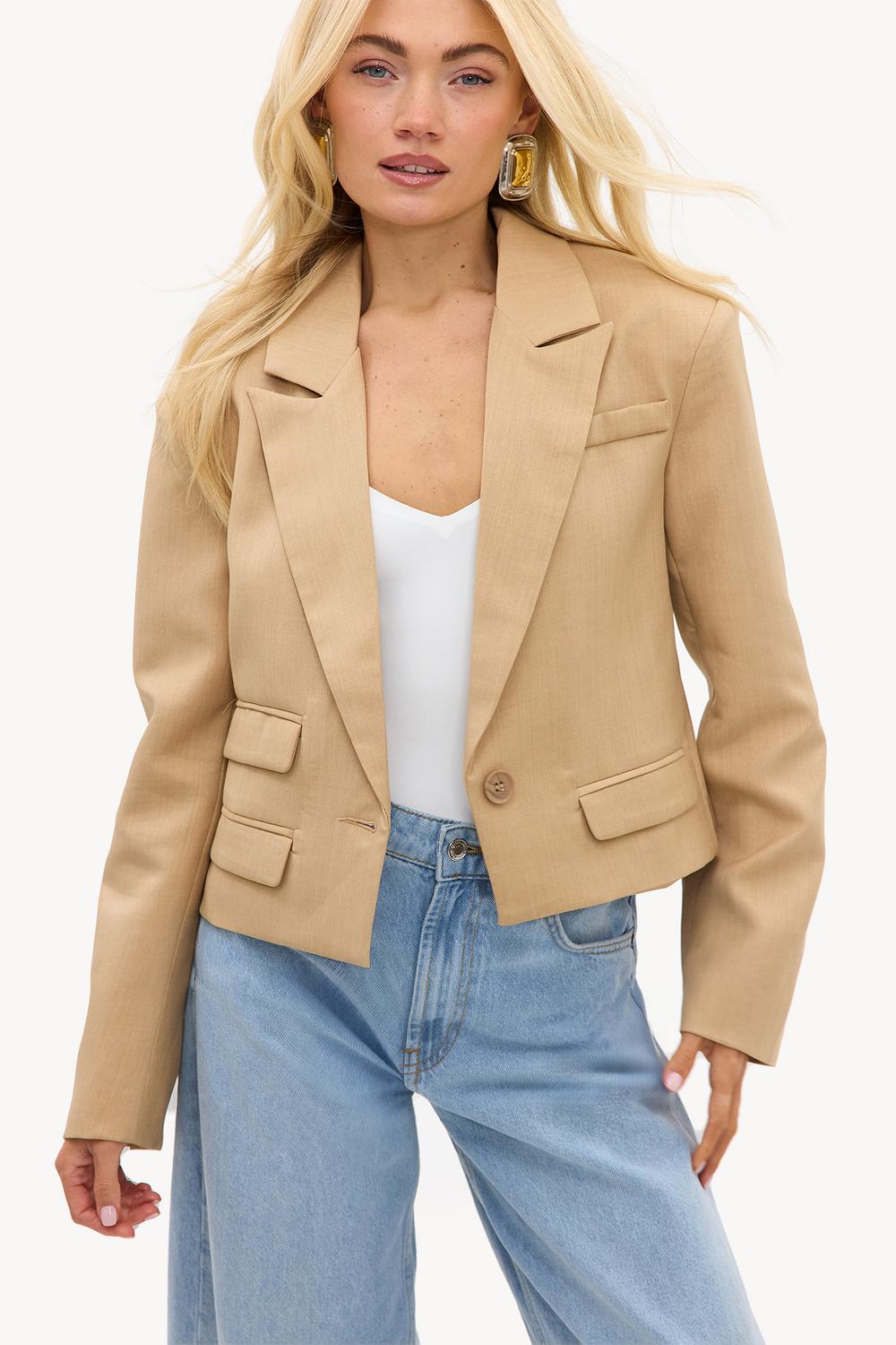 Zandkleurige cropped blazer met schoudervulling