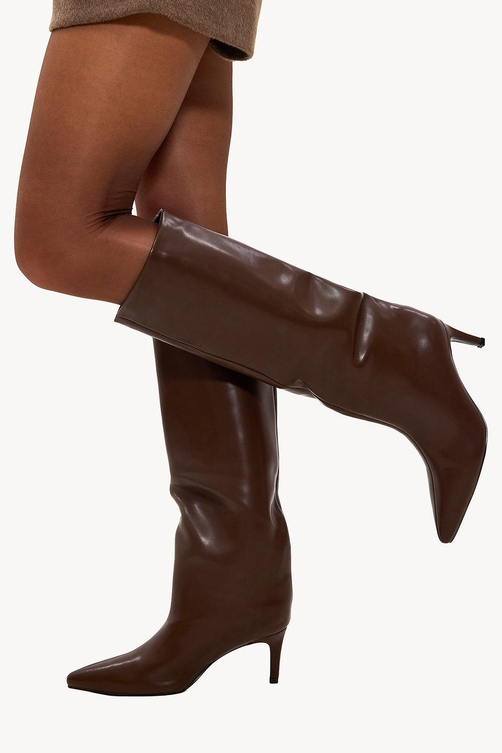 Bruine laarzen met hak